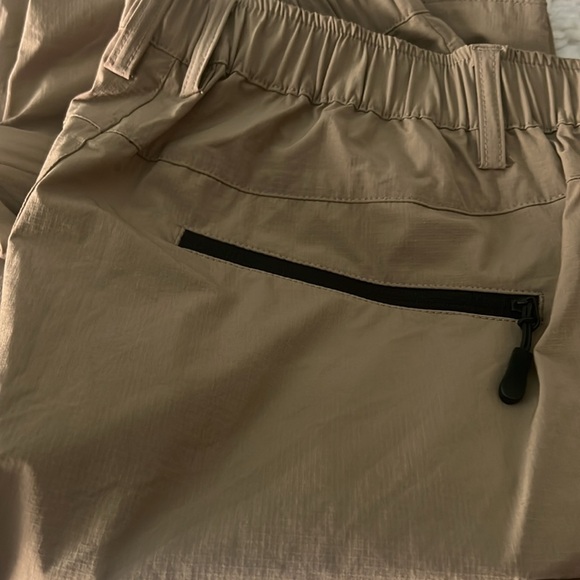 NWOT Women's Versatile Tan Cargo Hiking Safari Camping convertible pants Med/8 - Picture 7 of 7